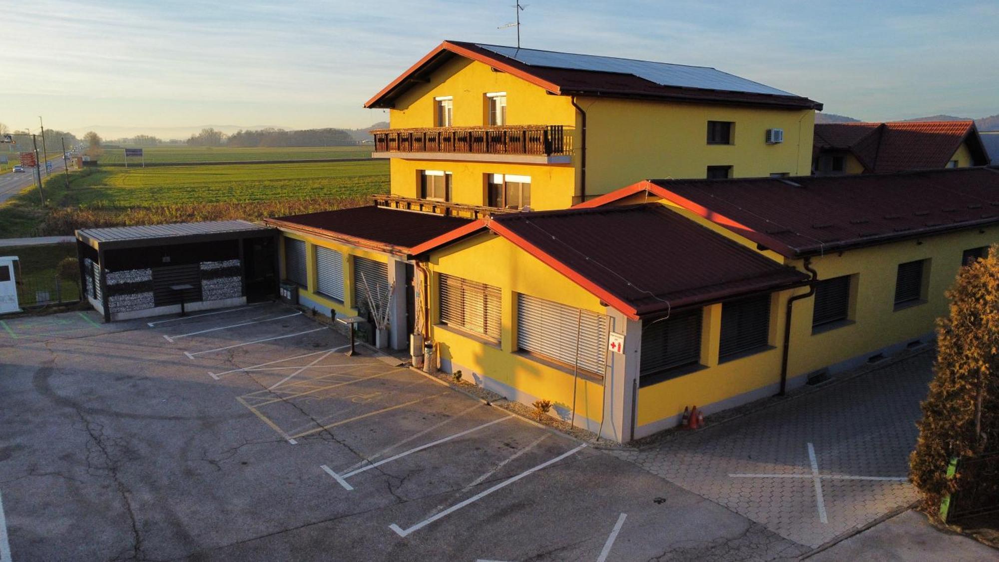 Gostilna Marta Hotel Oslusevci Luaran gambar