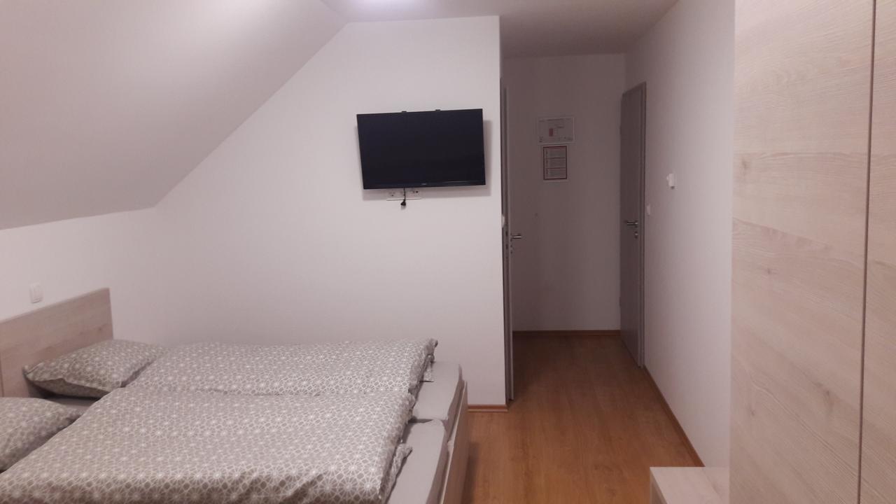 Gostilna Marta Hotel Oslusevci Luaran gambar